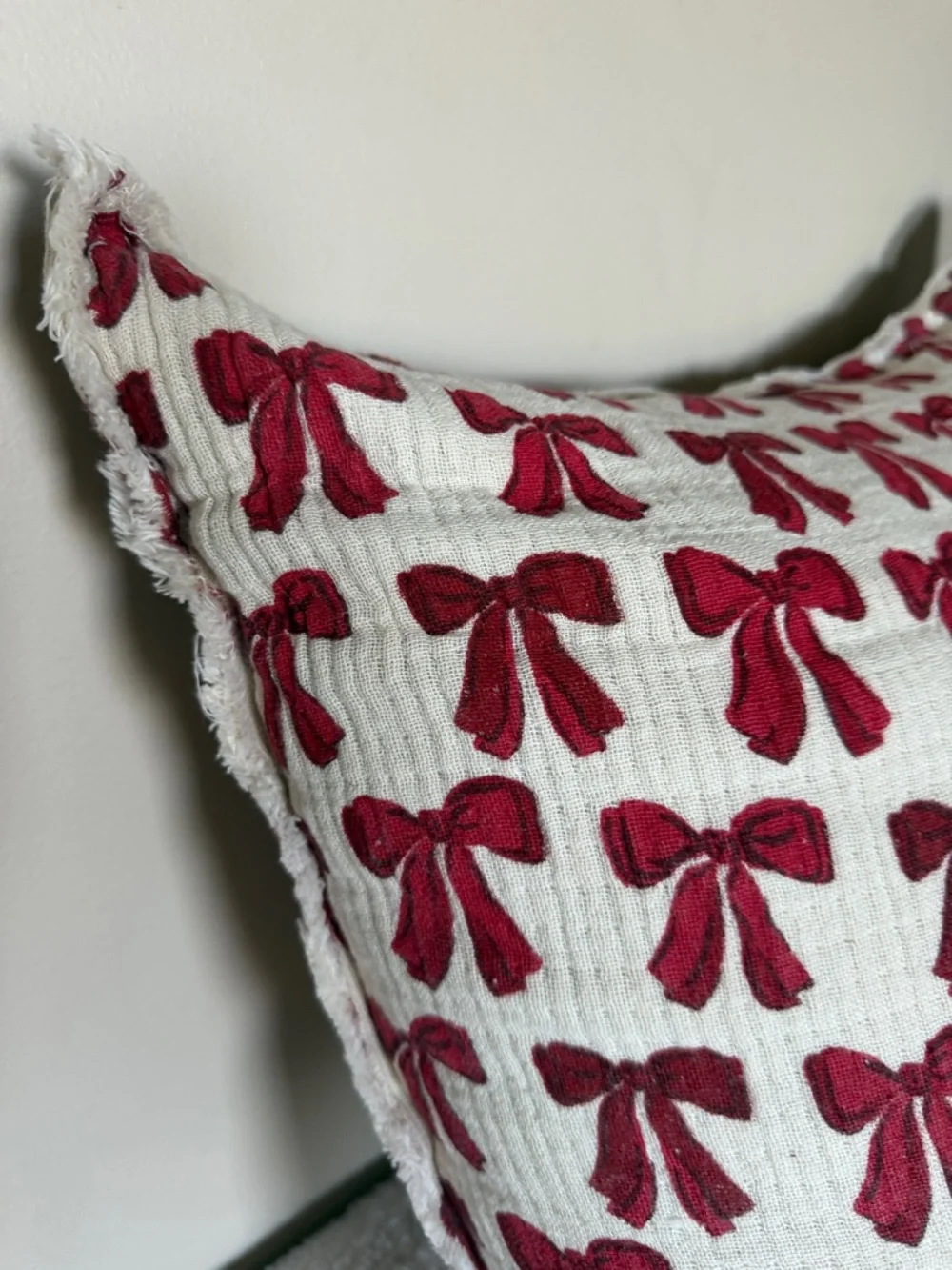Holiday Christmas Red Bow Pillow Fringe Ivory NEW!